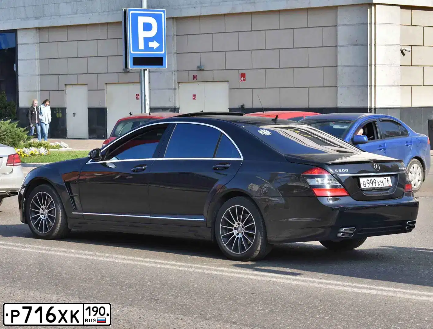 Фото автомобиля FORD EXPLORER, 2012 — госномер В013ВС18. Цвет: платиново-серый