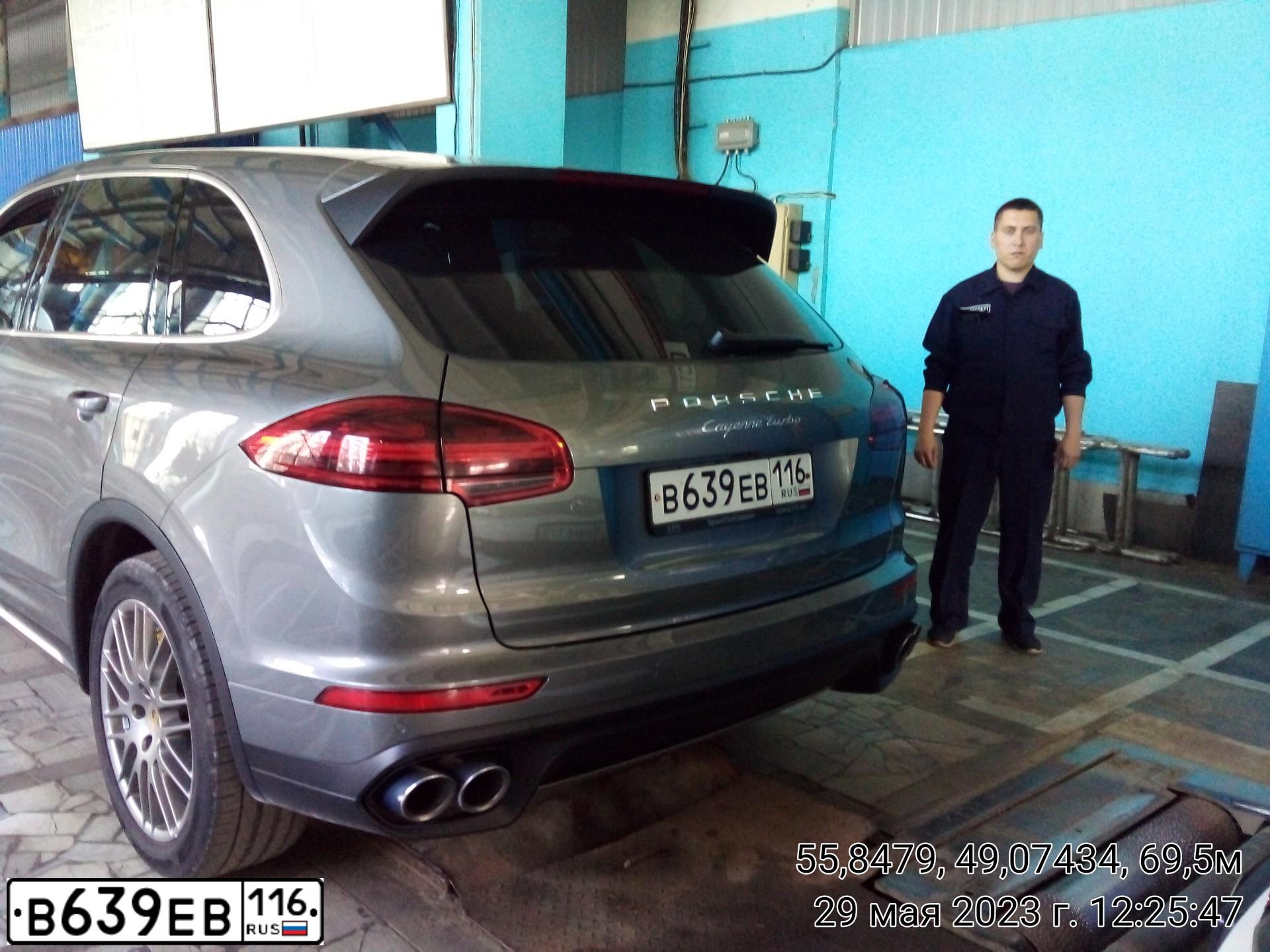 Фото автомобиля PORSCHE CAYENNE, 2010 — госномер М247РВ763. Цвет: ЧЕРНЫЙ