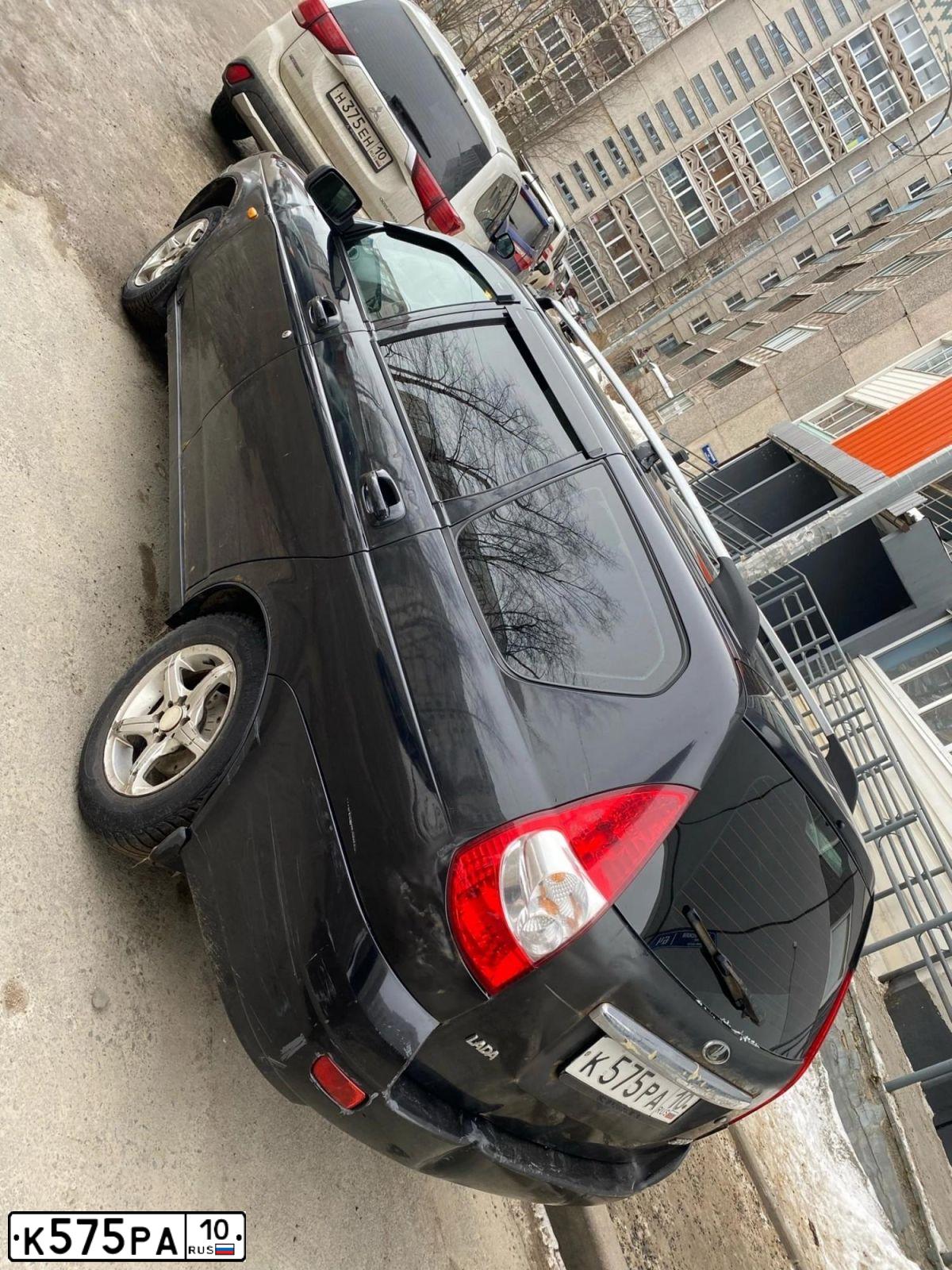 Фото автомобиля LADA 2171 PRIORA, 2010 — госномер К575РА10. Цвет: Сине-Черный