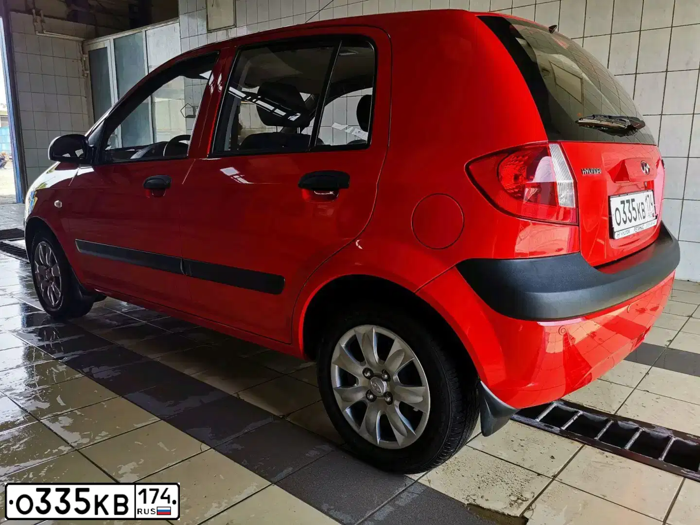 Фото автомобиля HYUNDAI GETZ, 1910 — госномер О335КВ174. Цвет: Красный