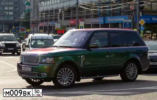 Фото автомобиля LANDROVER RANGE ROVER, 2012 — госномер М009ВК50. Цвет: ЗЕЛЕНЫЙ