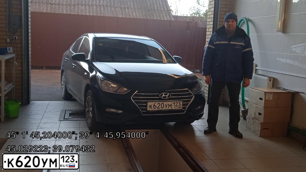 Фото автомобиля HYUNDAI SOLARIS, 2018 — госномер М471РР126. Цвет: ЧЕРНЫЙ