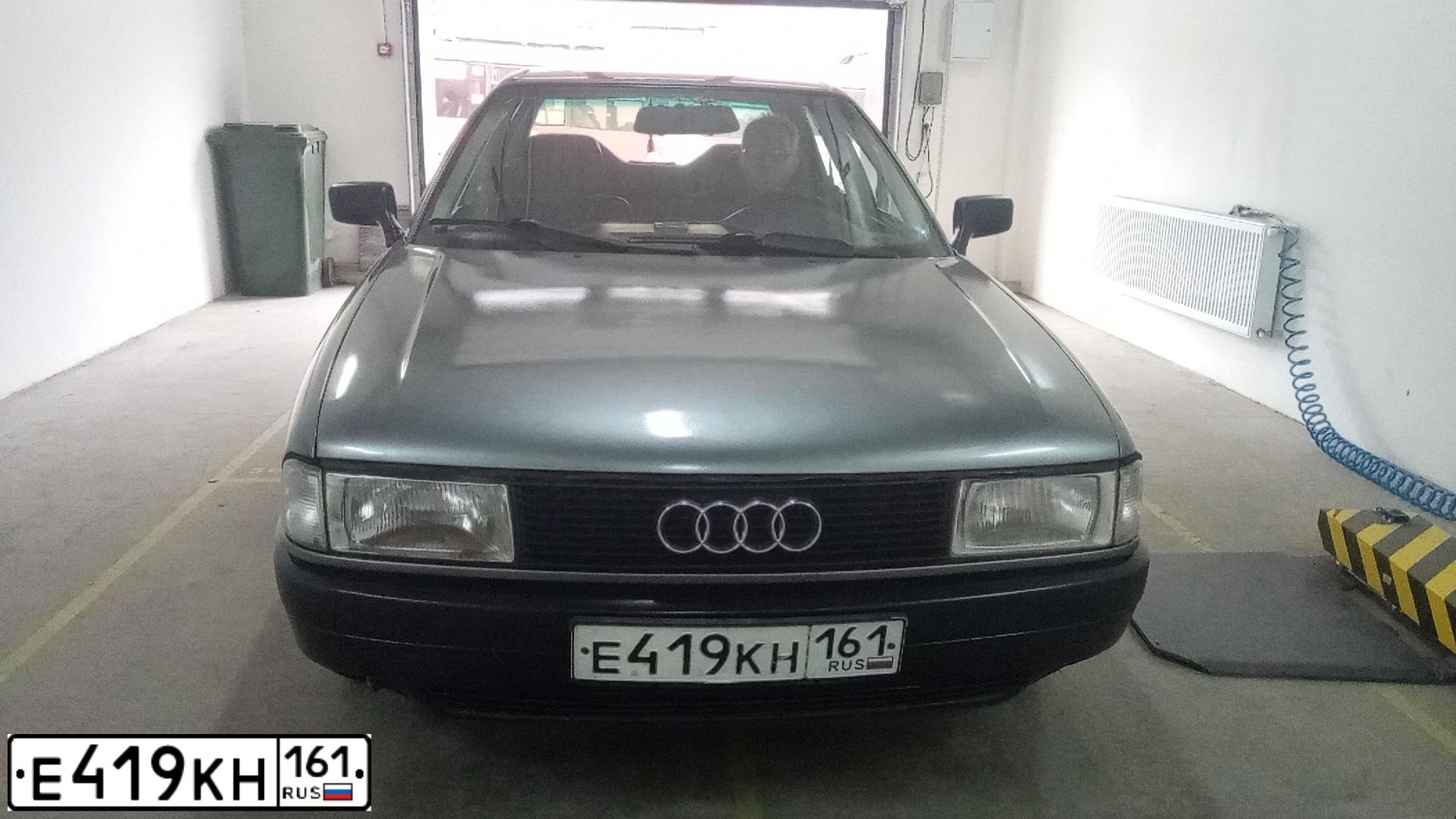 Фото автомобиля AUDI 80, 1991 — госномер Е419КН161. Цвет: СЕРЫЙ