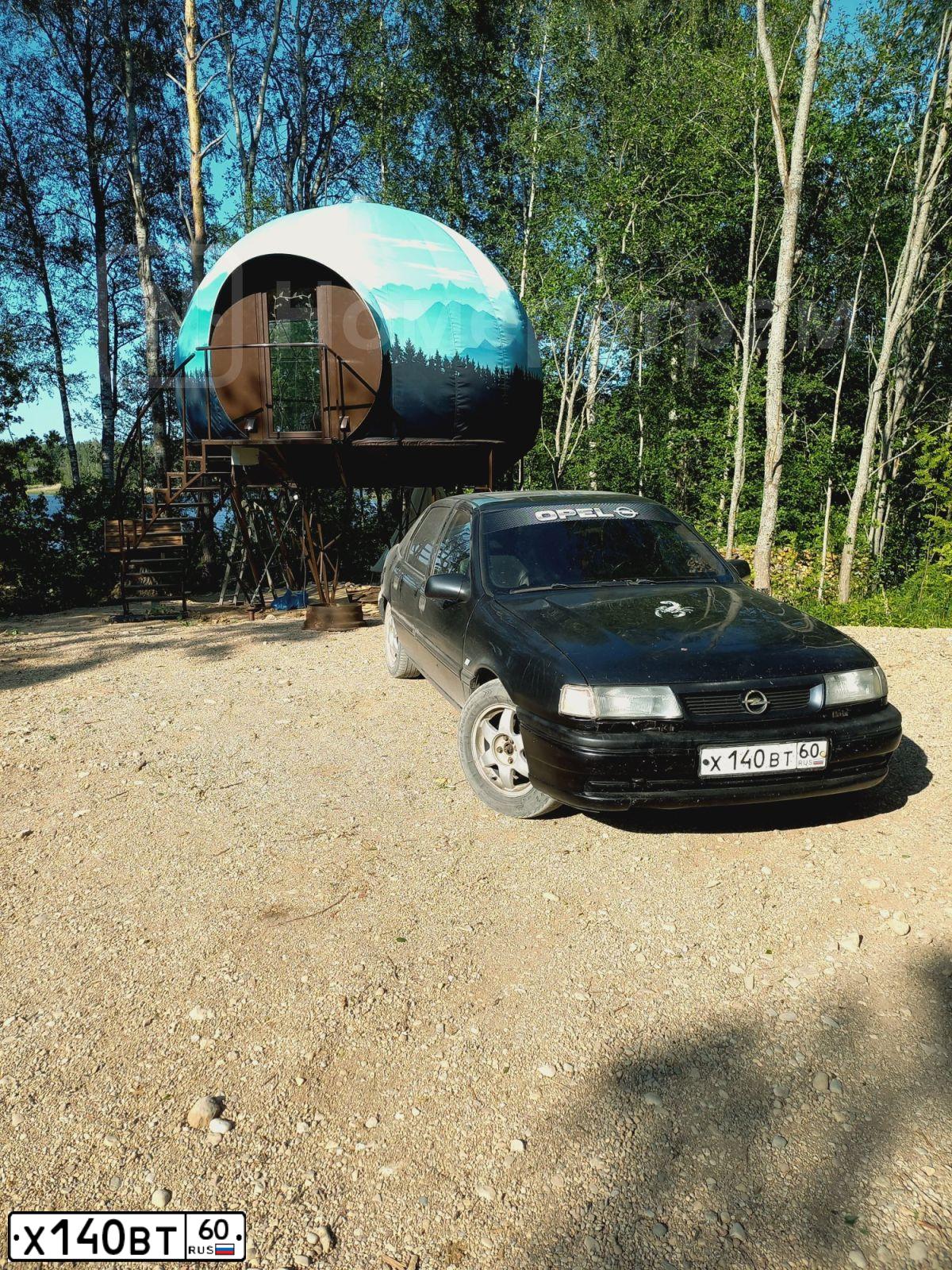 Фото автомобиля OPEL VECTRA, 1994 — госномер Т925ХК60. Цвет: Темно-синий