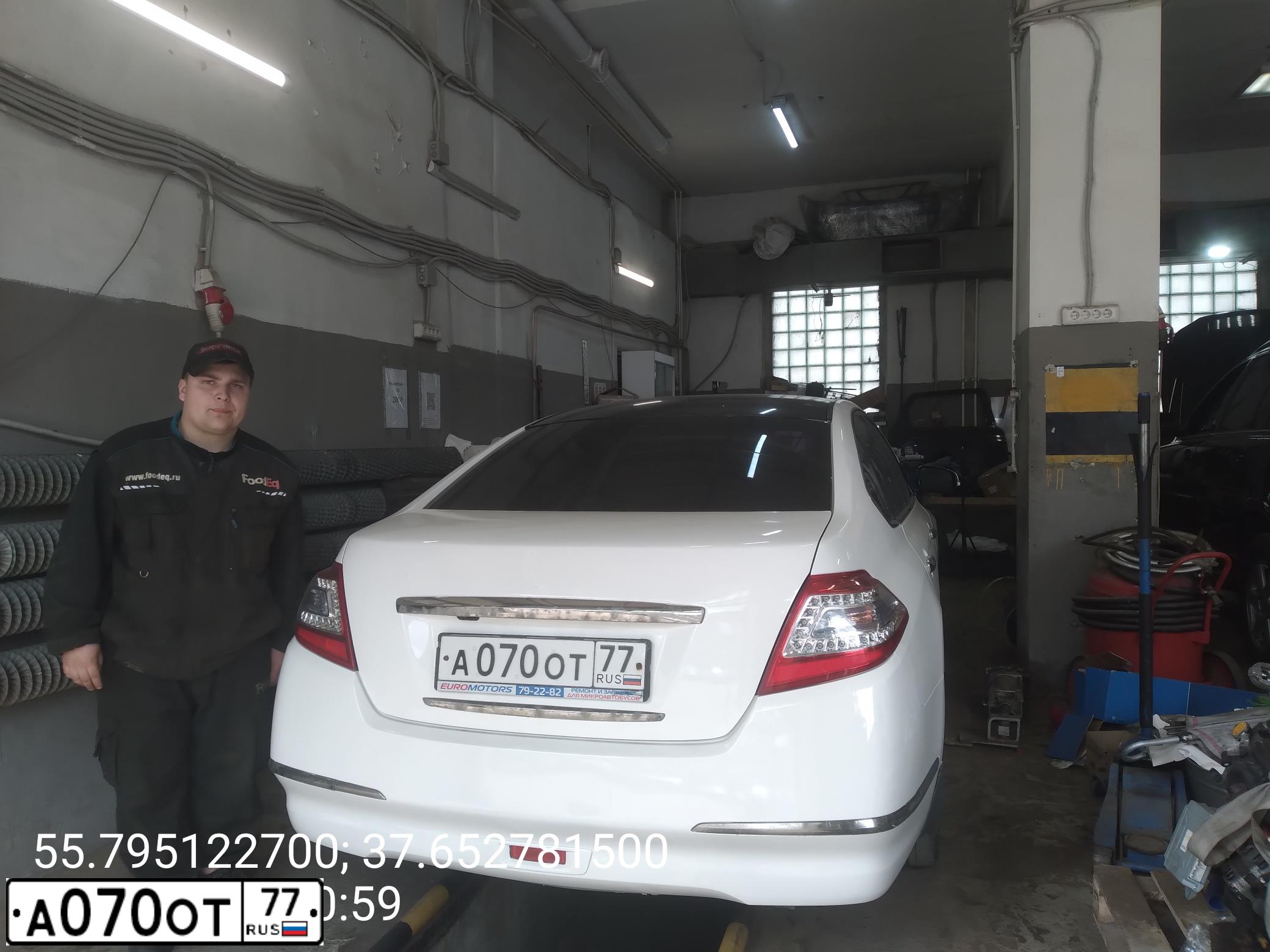 Фото автомобиля MASERATI QUATTROPORTE, 2005 — госномер У748ЕС977. Цвет: ТЕМНО БОРДОВЫЙ