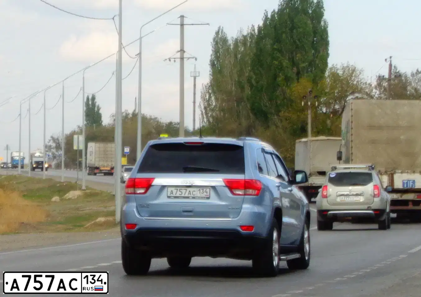 Фото автомобиля JEEP GRAND CHEROKEE, 2012 — госномер А757АС134. Цвет: ГОЛУБОЙ