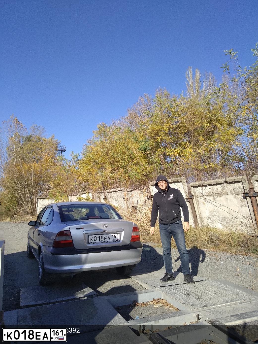 Фото автомобиля OPEL VECTRA, 1998 — госномер К018ЕА161. Цвет: СЕРЕБРИСТЫЙ