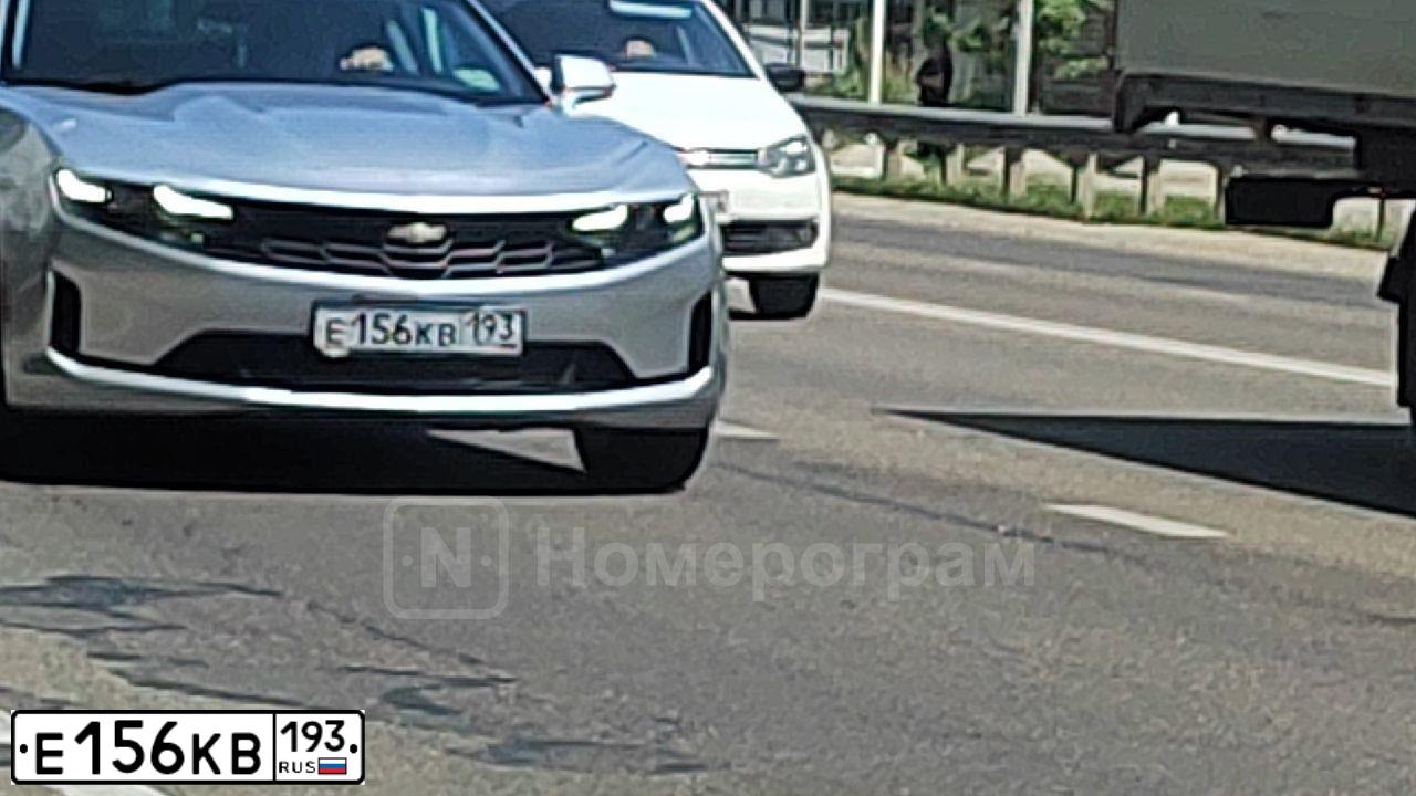 Фото автомобиля ШЕВРОЛЕ CAMARO, 2018 — госномер Е156КВ193. Цвет: СЕРЫЙ