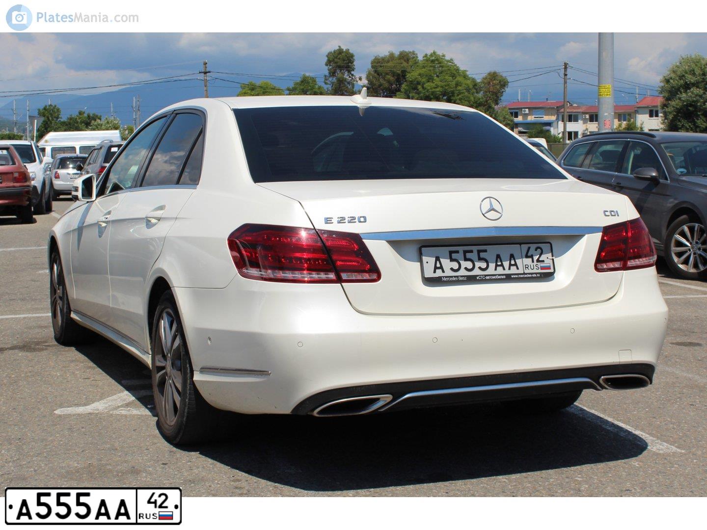 Фото автомобиля MERCEDES E-KLASSE, 2014 — госномер А555АА42. Цвет: БЕЛЫЙ