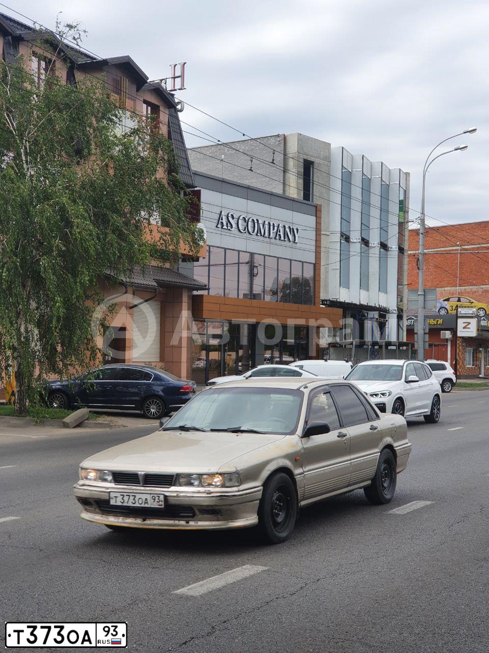 Фото автомобиля MITSUBISHI GALANT, 1988 — госномер Т373ОА93. Цвет: СВЕТЛО-БЕЖЕВЫЙ