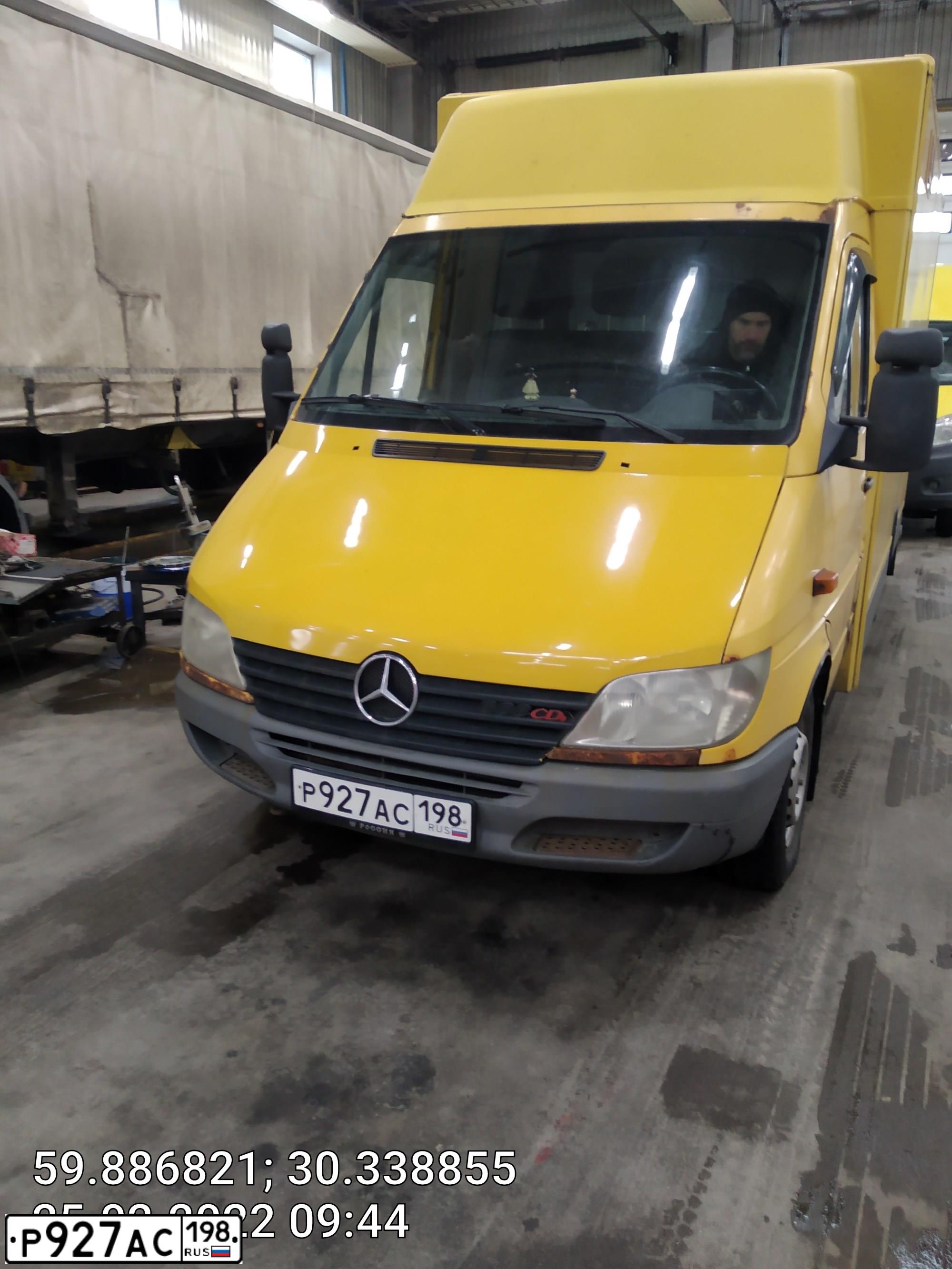 Фото автомобиля MERCEDES SPRINTER, 2001 — госномер Р927АС198. Цвет: ЖЕЛТЫЙ