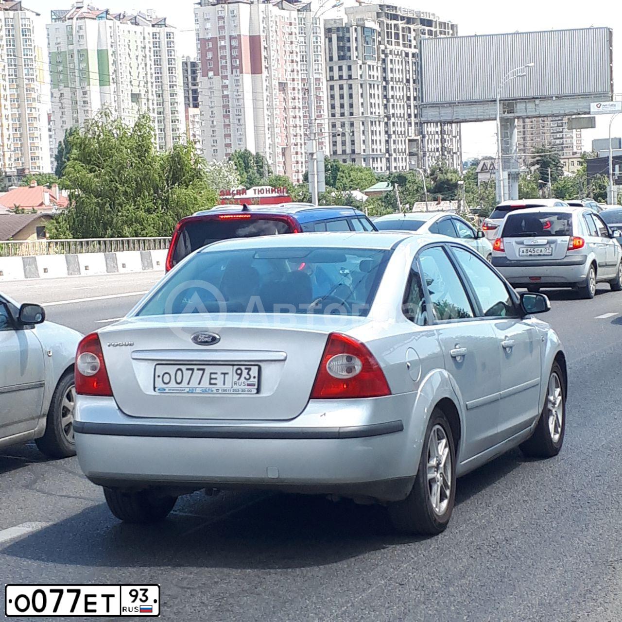 Фото автомобиля FORD FOCUS, 2006 — госномер О077ЕТ93. Цвет: СЕРЕБРИСТЫЙ