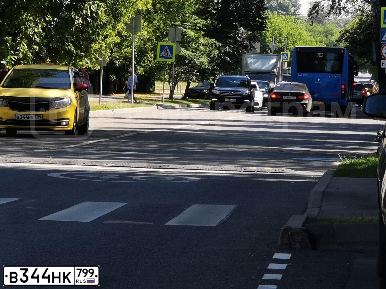 Фото автомобиля KIA RIO, 2016 — госномер В344НК799. Цвет: ТЕМНО-СЕРЫЙ