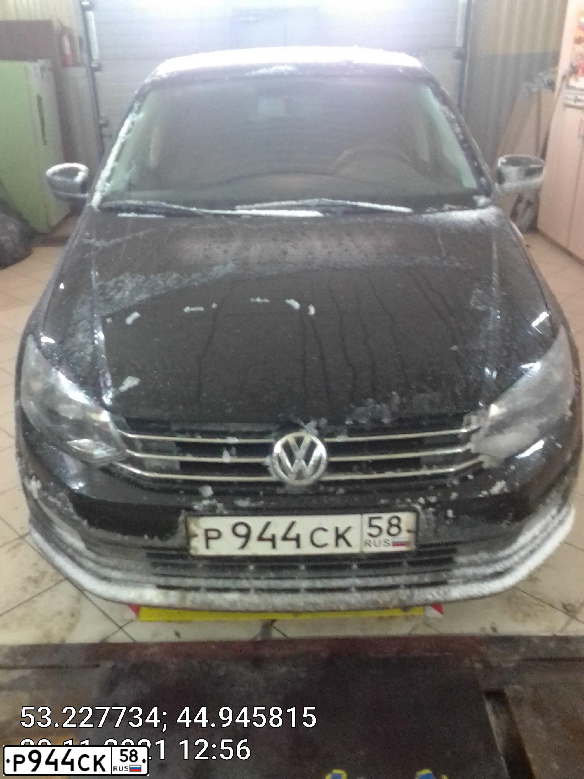 Фото автомобиля VOLKSWAGEN POLO, 2016 — госномер Т144УТ178. Цвет: КОРИЧНЕВЫЙ