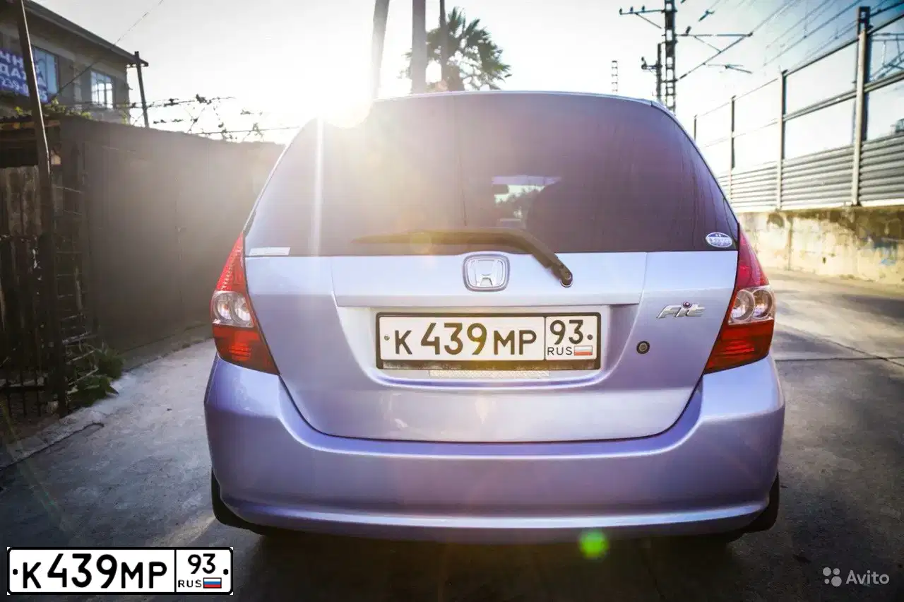 Фото автомобиля HONDA FIT, 2002 — госномер К439МР93