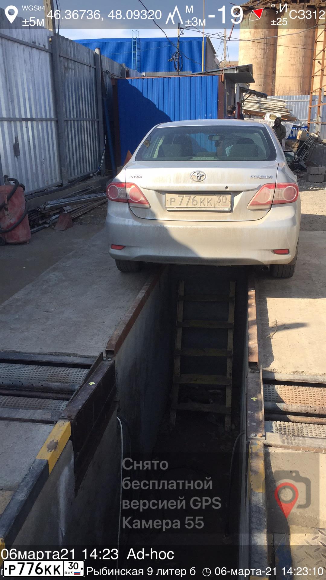 Фото автомобиля TOYOTA COROLLA, 2010 — госномер Р776КК30. Цвет: СЕРЕБРИСТЫЙ