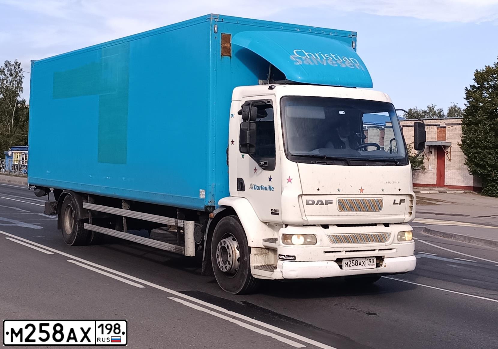 Фото автомобиля DAF LF 55.250, 2003 — госномер М258АХ198. Цвет: Белый