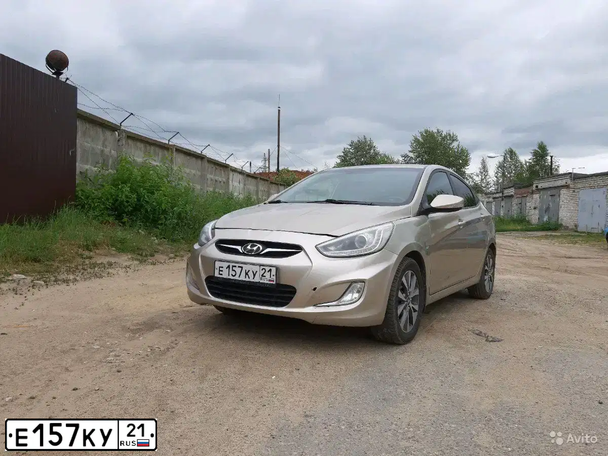 Фото автомобиля HYUNDAI SOLARIS, 2014 — госномер М228ОК21. Цвет: БЕЖЕВО-СЕРЫЙ