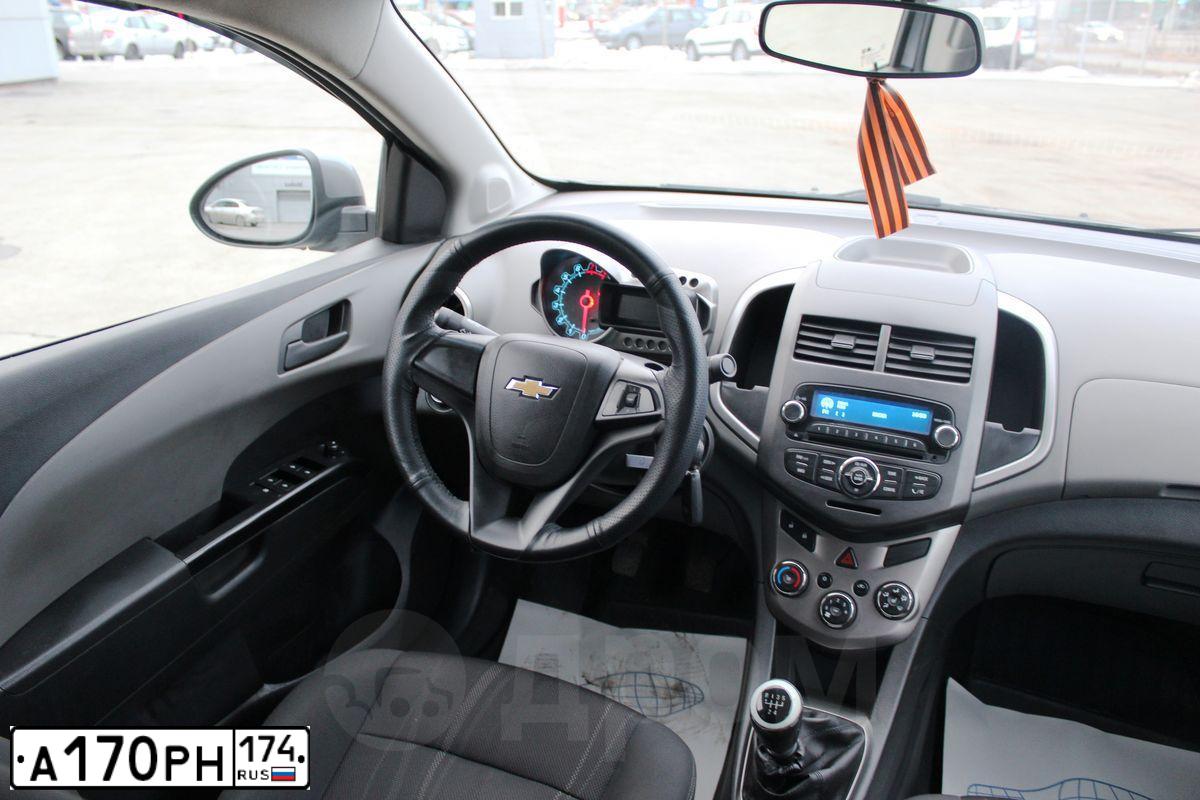 Фото автомобиля CHEVROLET AVEO, 2012 — госномер Р702АР76. Цвет: синий