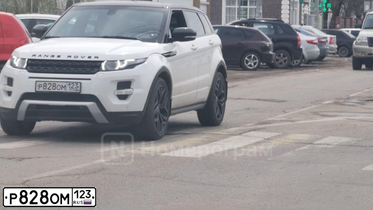 Фото автомобиля LANDROVER RANGE ROVER EVOQUE, 2012 — госномер М999ТЕ190. Цвет: ЯРКО-БЕЛЫЙ