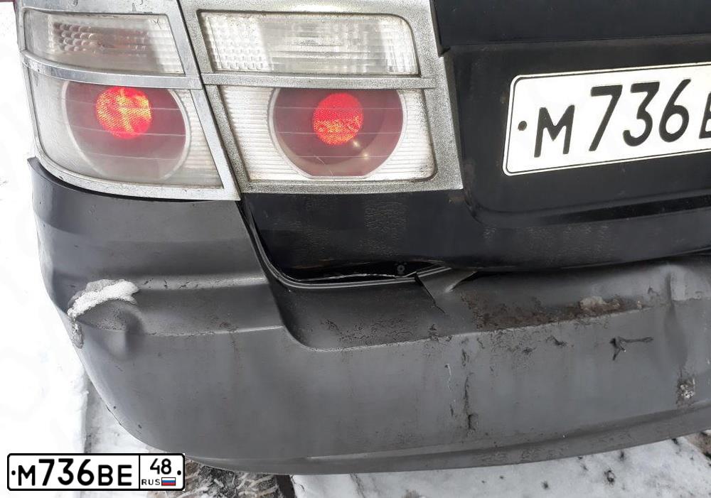 Фото автомобиля KIA CARENS, 2003 — госномер М736ВЕ48. Цвет: ЧЕРНО-СЕРЫЙ