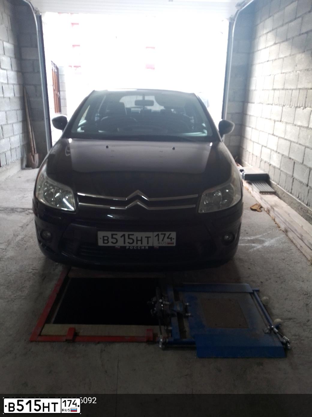 Фото автомобиля CITROEN C4, 2010 — госномер В515НТ174. Цвет: ЧЕРНЫЙ