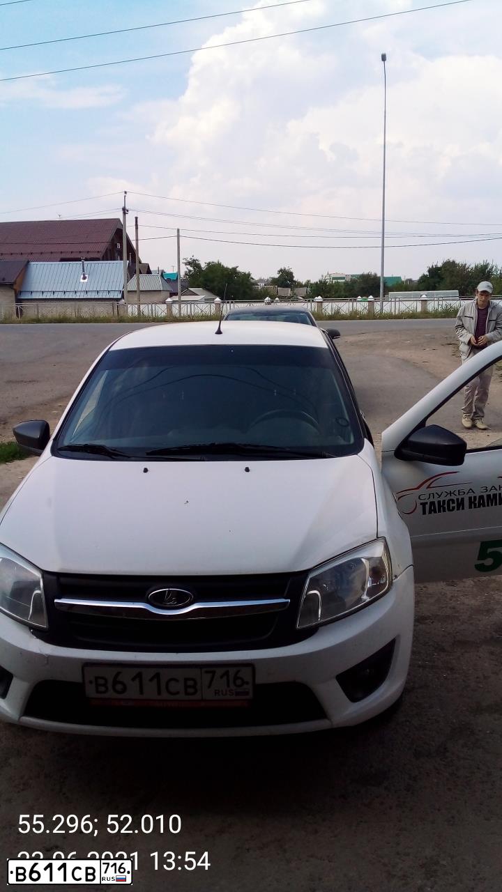 Фото автомобиля LADA 2190 GRANTA, 2018 — госномер В611СВ716. Цвет: БЕЛЫЙ