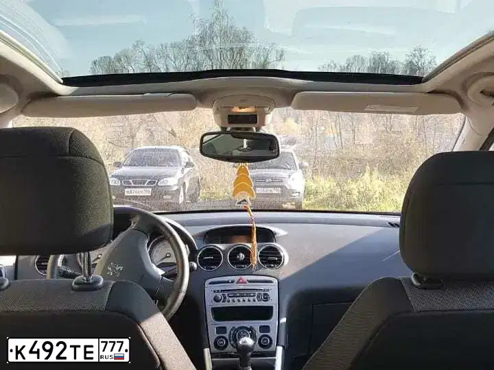 Фото автомобиля PEUGEOT 308, 2009 — госномер Н065ЕА198. Цвет: ЧЕРНЫЙ