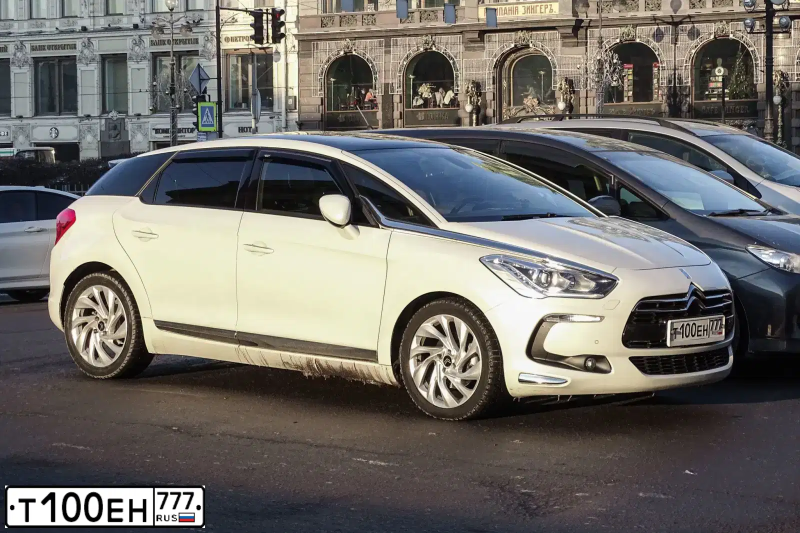 Фото автомобиля CITROEN DS5, 2014 — госномер Т100ЕН777. Цвет: Белый