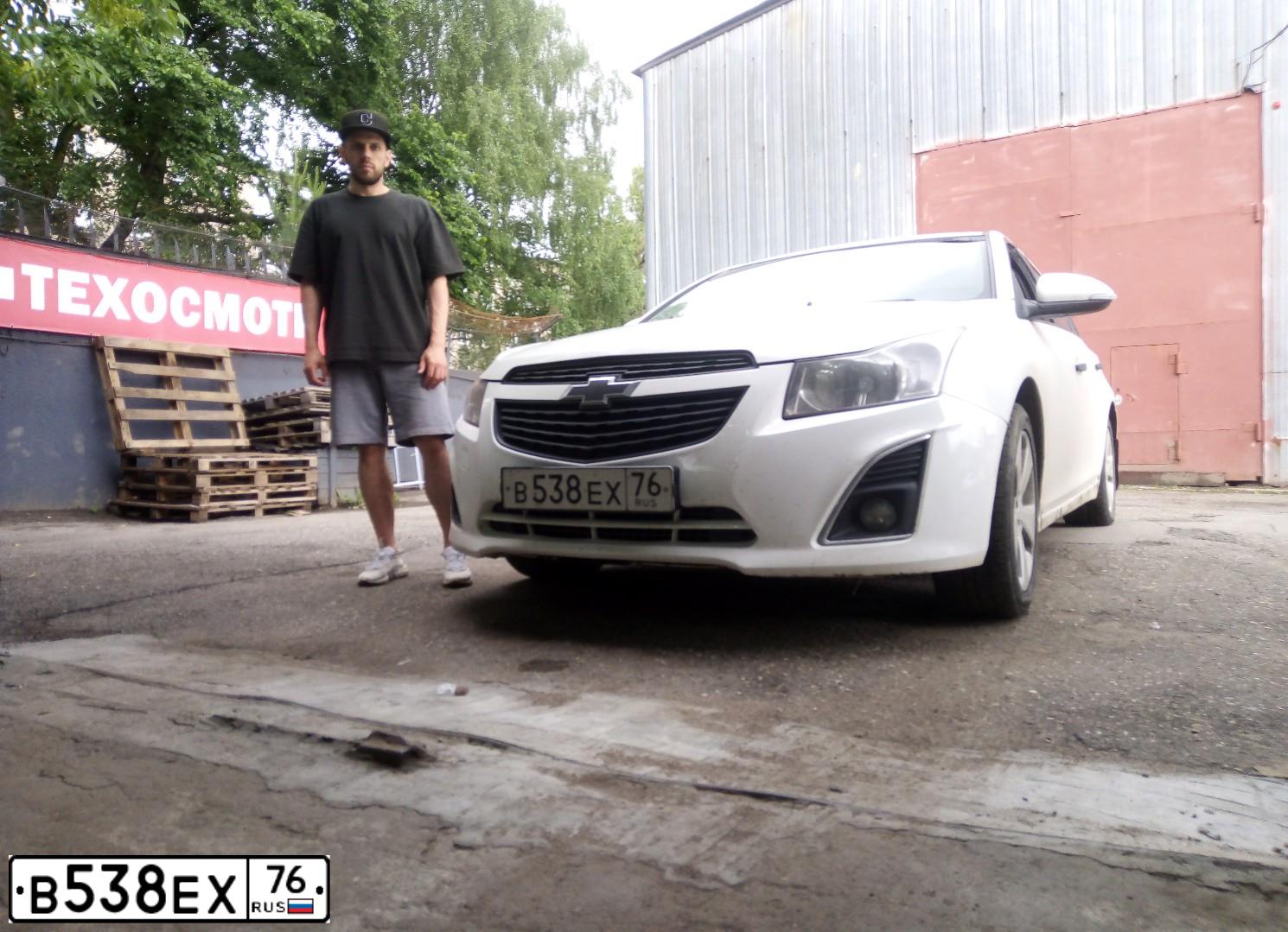 Фото автомобиля CHEVROLET CRUZE, 2013 — госномер В538ЕХ76. Цвет: Белый