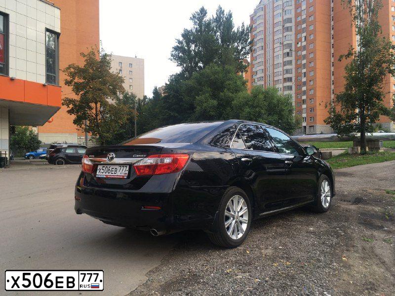 Фото автомобиля TOYOTA CAMRY, 2014 — госномер Х506ЕВ777. Цвет: ЧЕРНЫЙ