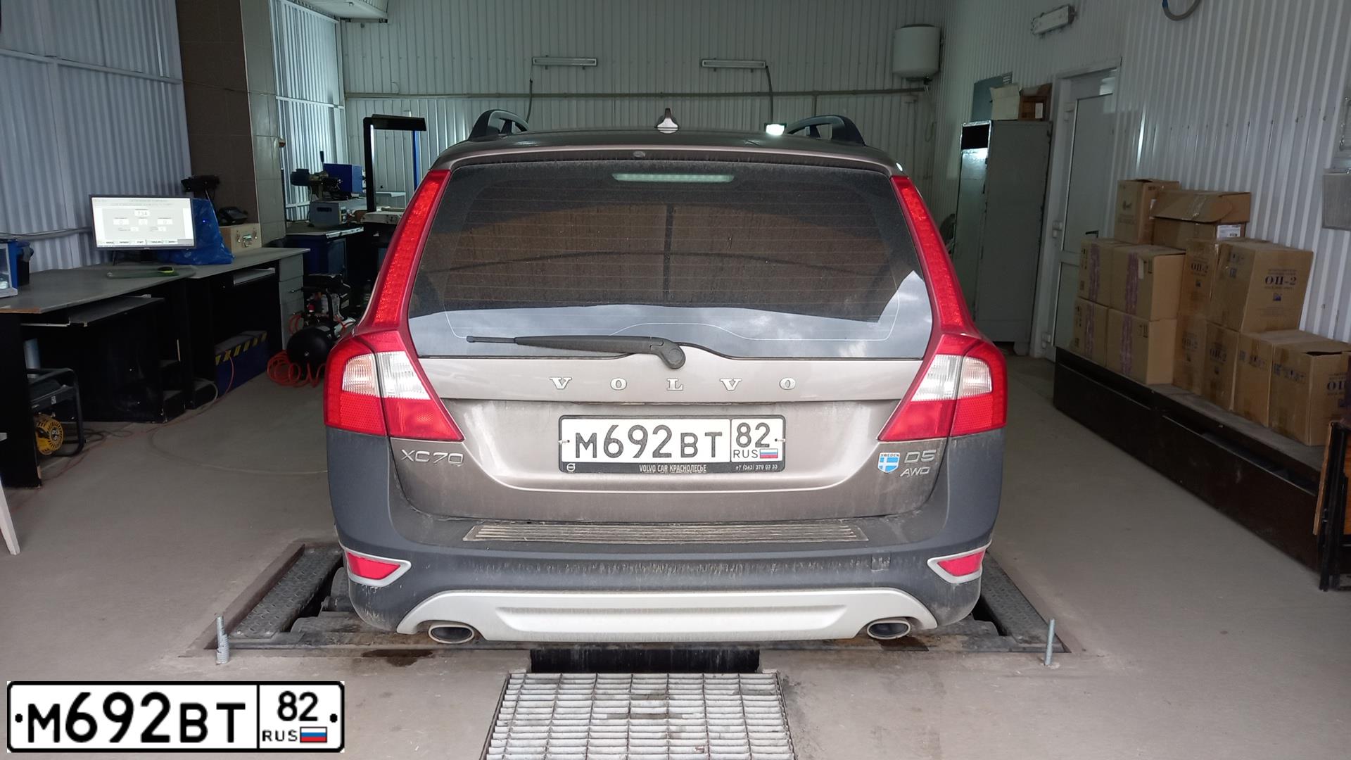 Фото автомобиля VOLVO XC70, 2010 — госномер Е777ОА196. Цвет: СВЕТЛО-КОРИЧНЕВЫЙ