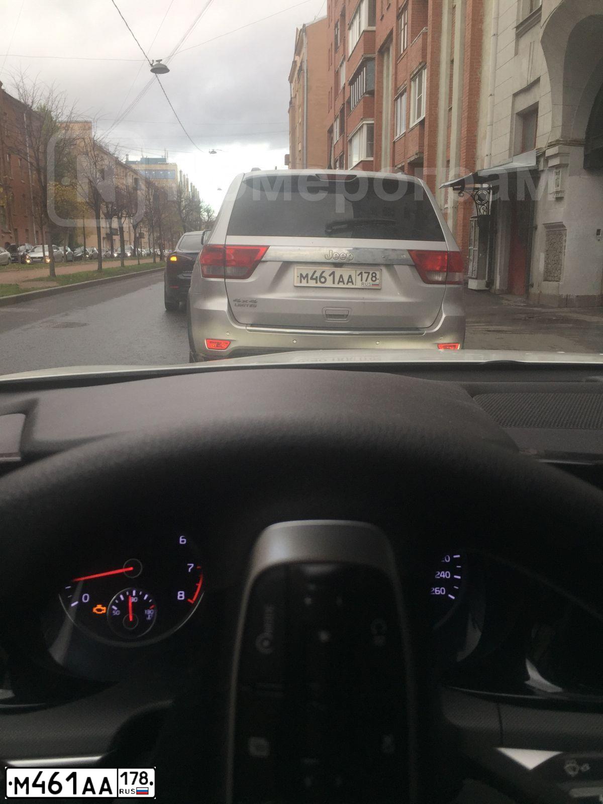 Фото автомобиля JEEP GRAND CHEROKEE, 2010 — госномер Т812ТС136. Цвет: СЕРЕБРИСТЫЙ