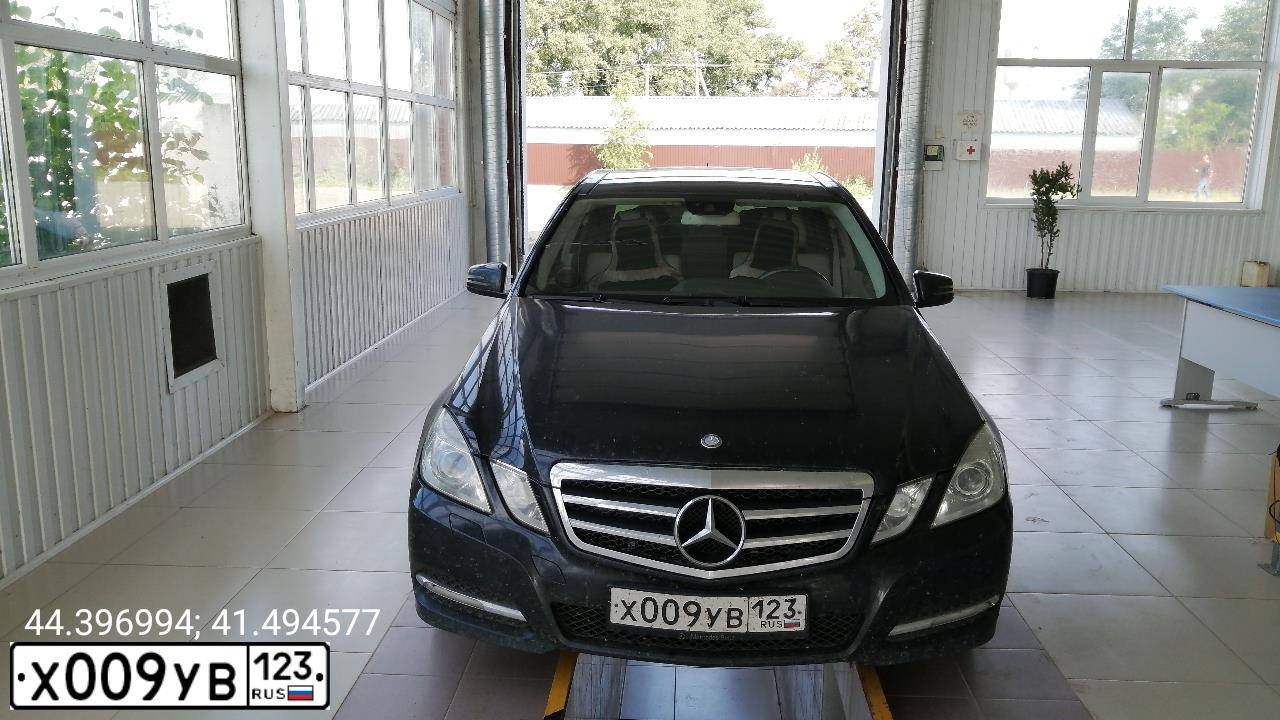 Фото автомобиля MERCEDES E-KLASSE, 2010 — госномер Х009УВ123. Цвет: ЧЕРНЫЙ