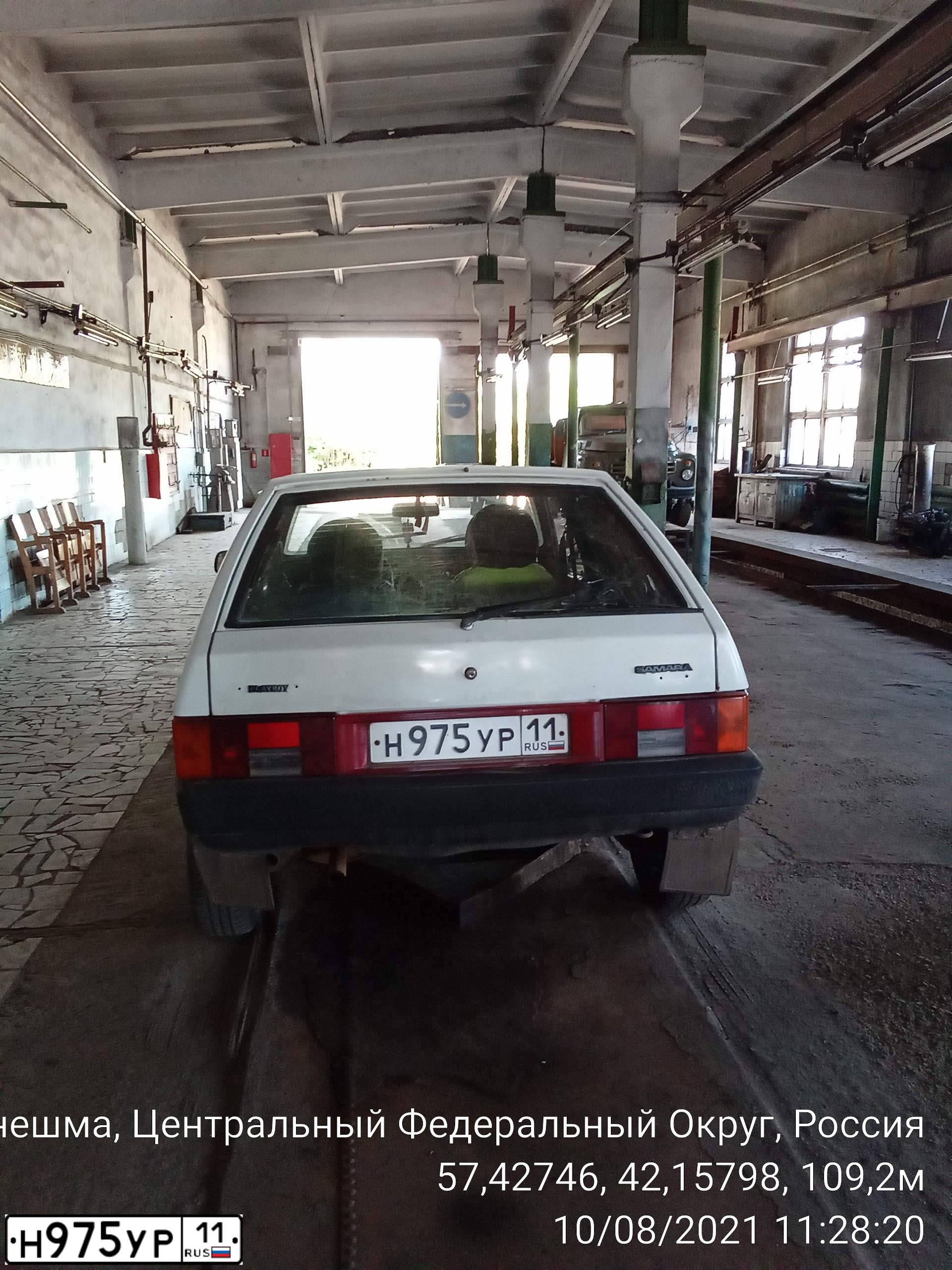Фото автомобиля LADA 2109 SAMARA, 1988 — госномер В064МУ37. Цвет: СЕРО - БЕЛЫЙ