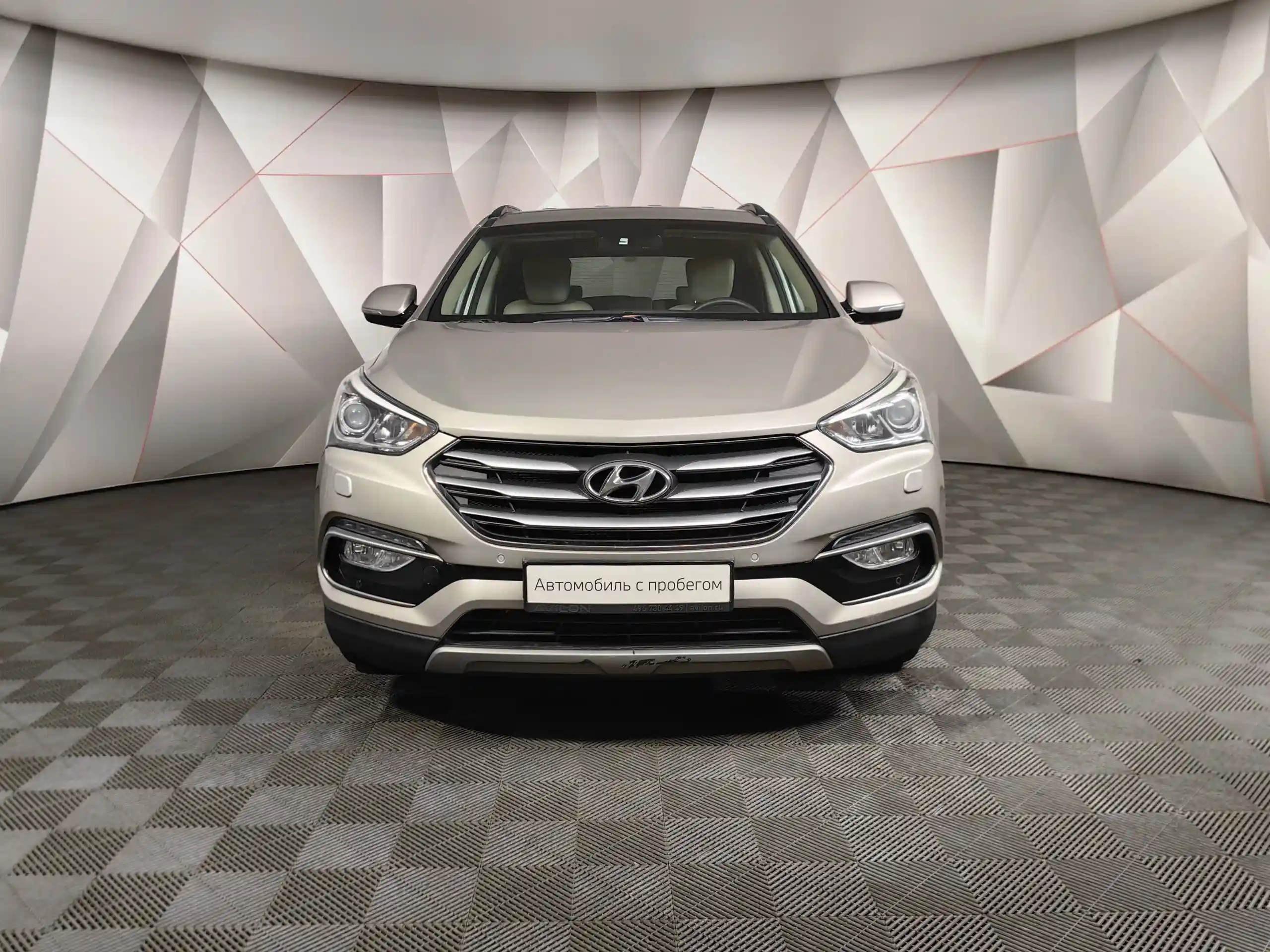 Фото автомобиля HYUNDAI SANTA FE, 2017 — госномер А157АХ799. Цвет: Темный шампань