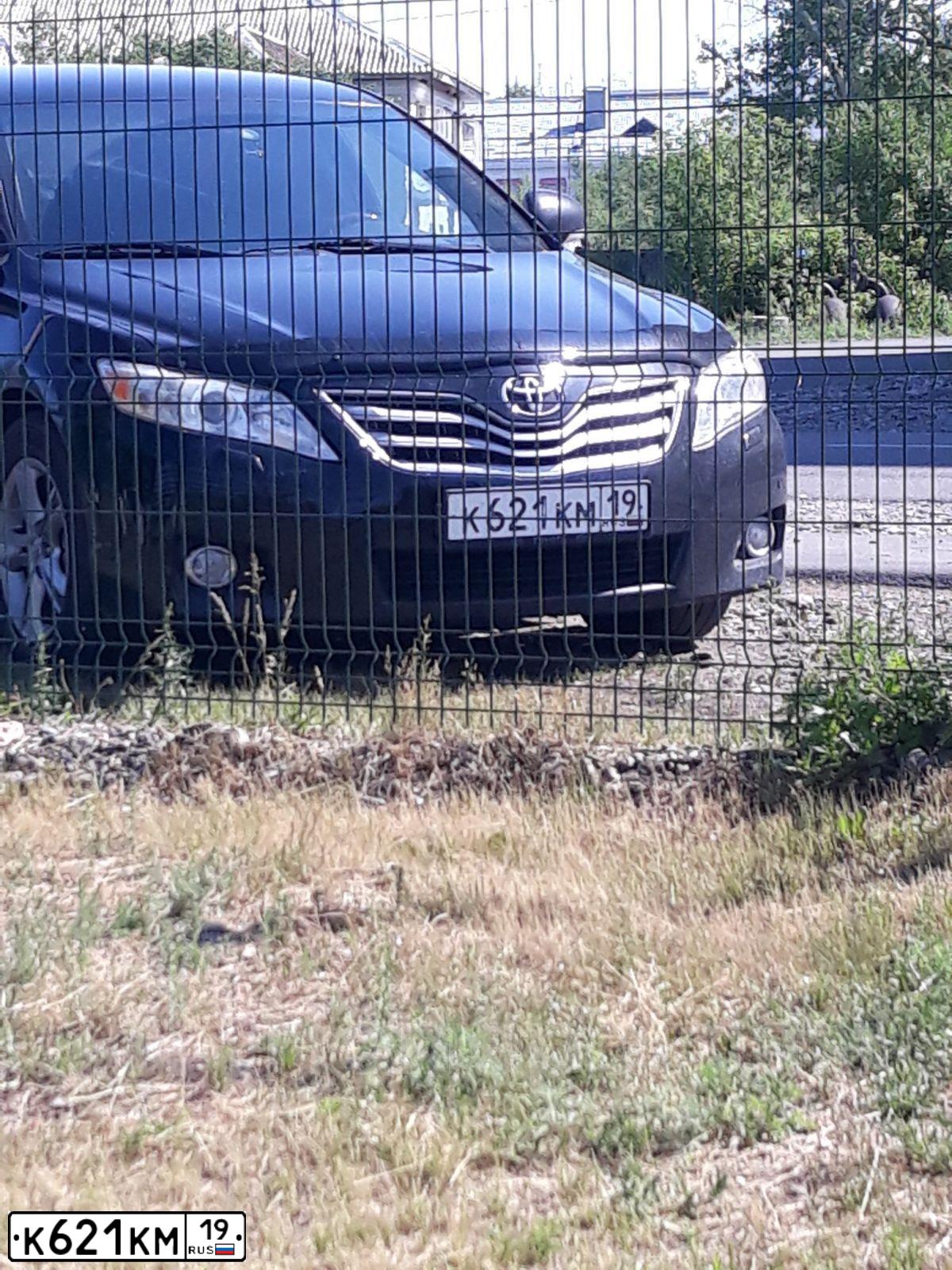 Фото автомобиля TOYOTA CAMRY, 2010 — госномер К621КМ19. Цвет: ЧЕРНЫЙ