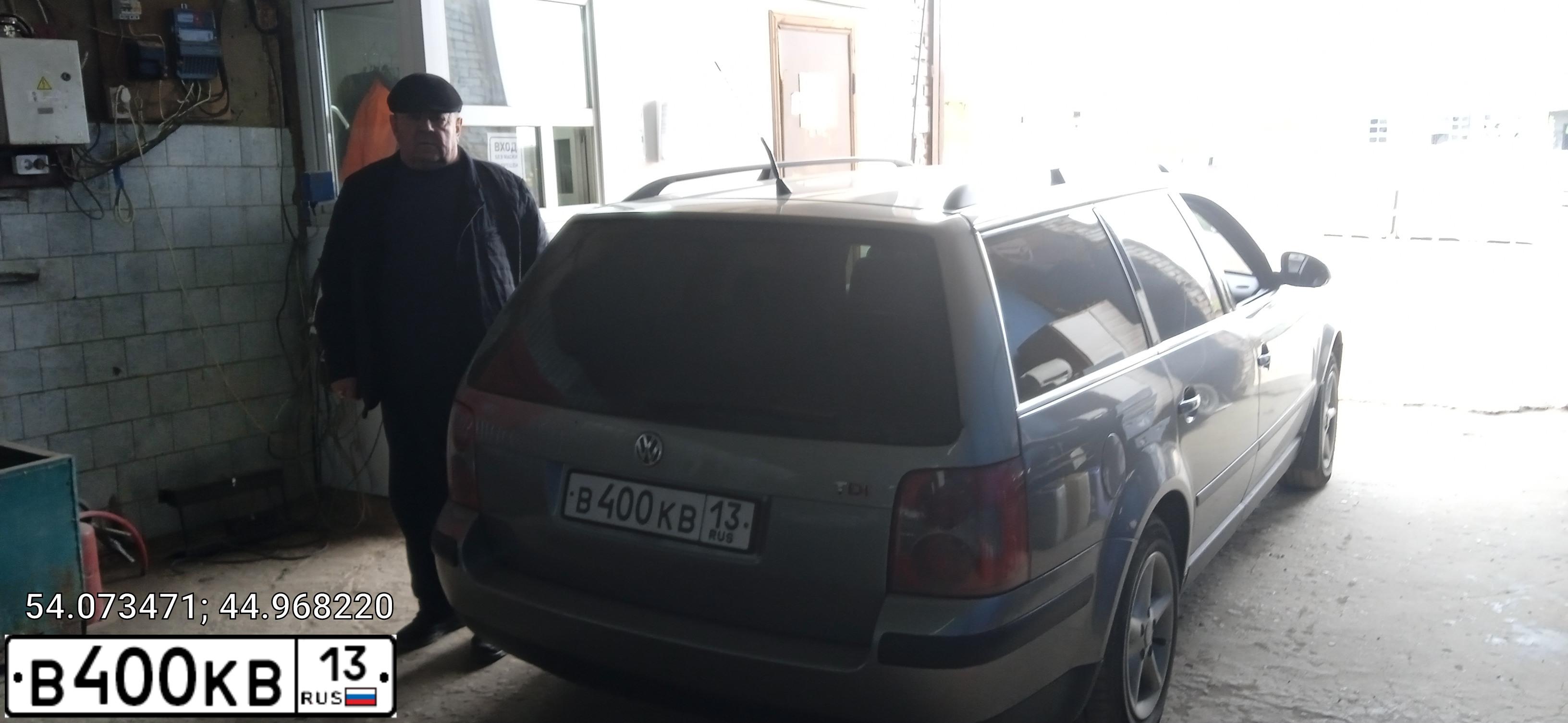 Фото автомобиля VOLKSWAGEN PASSAT, 2004 — госномер В400КВ13. Цвет: СЕРЫЙ