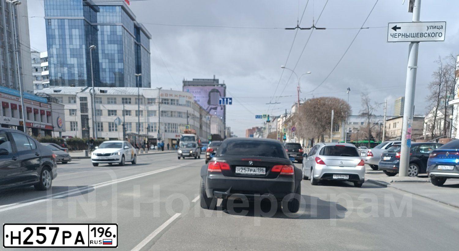 Фото автомобиля BMW SERIE 3, 2008 — госномер Н257РА196. Цвет: ТЕМНО-КРАСНЫЙ