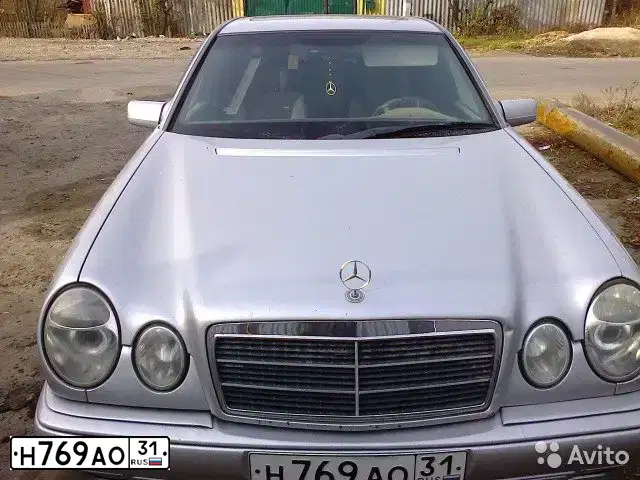 Фото автомобиля MERCEDES E-KLASSE, 1995 — госномер Т740УУ71. Цвет: серебристый