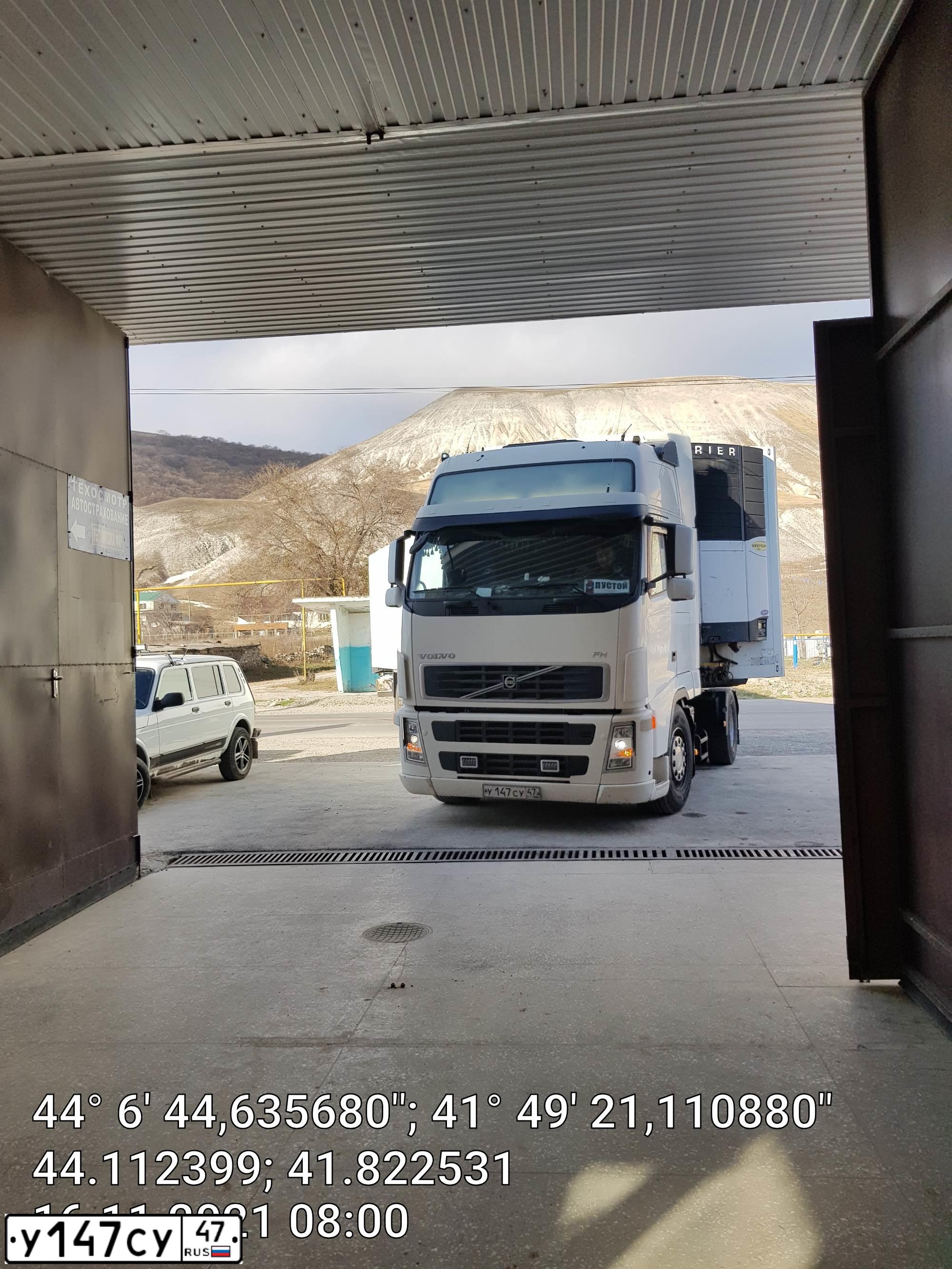 Фото автомобиля VOLVO O SERIE FH 4X2, 2007 — госномер У147СУ47. Цвет: Белый