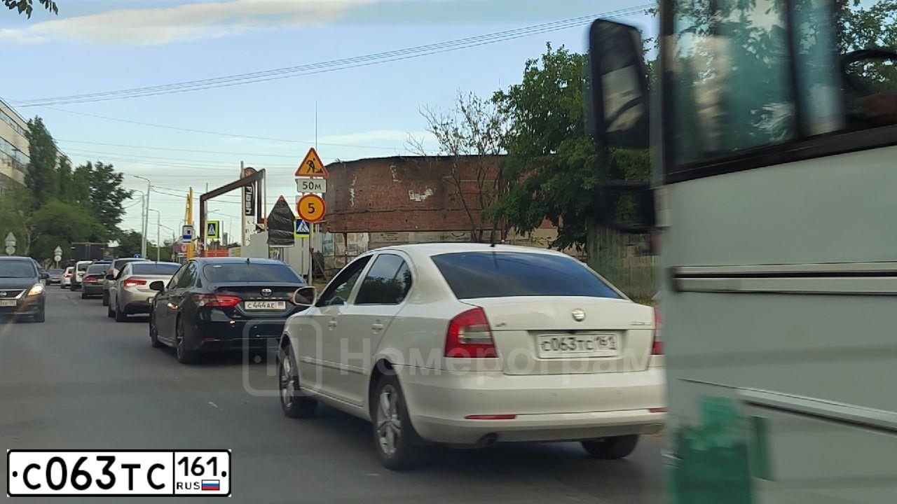 Фото автомобиля LADA 2114 SAMARA, 2005 — госномер С686ТК161. Цвет: Серебристо-желто-голубой