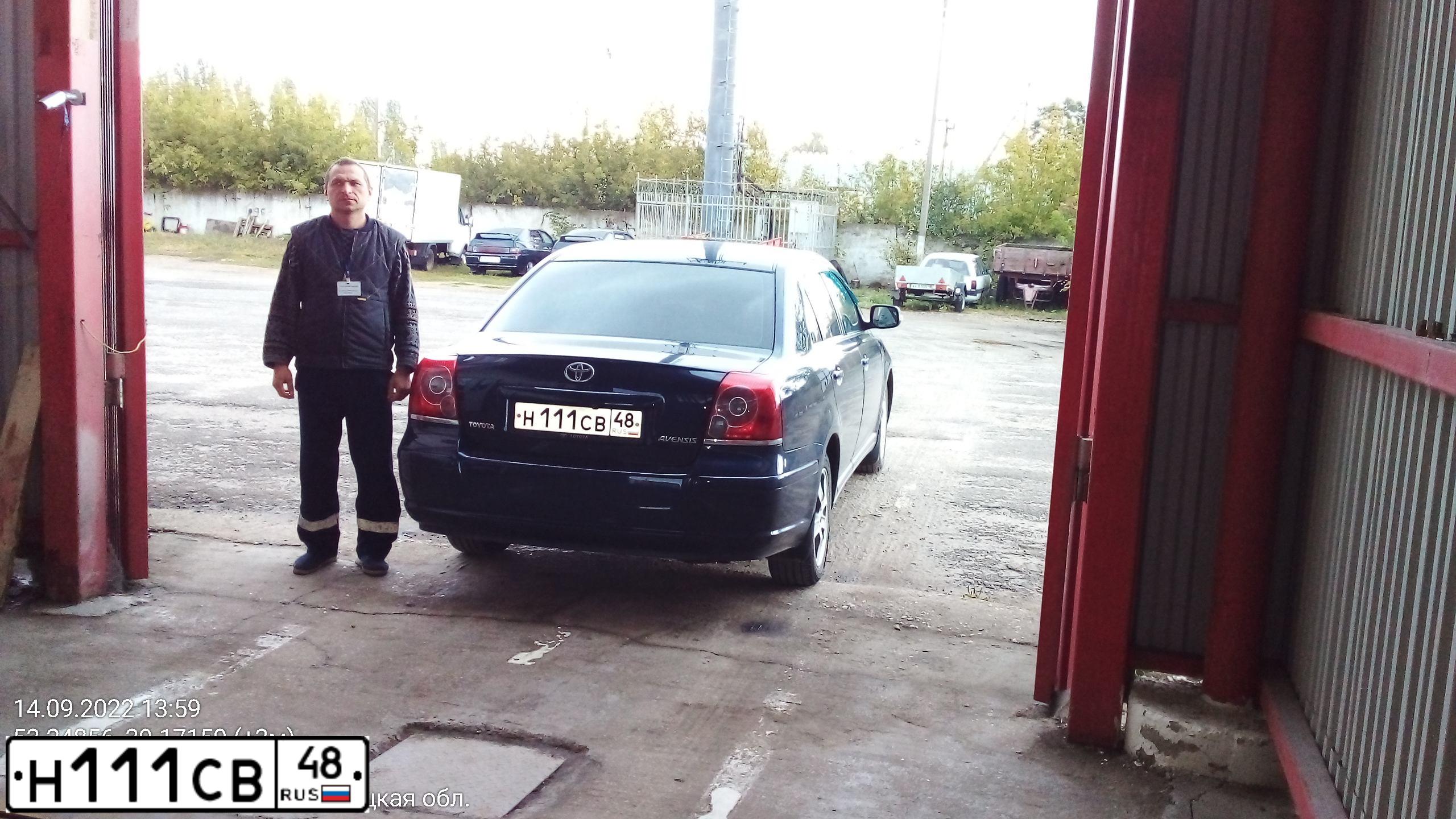 Фото автомобиля MITSUBISHI LANCER, 2004 — госномер Н937ЕО77. Цвет: СИНИЙ