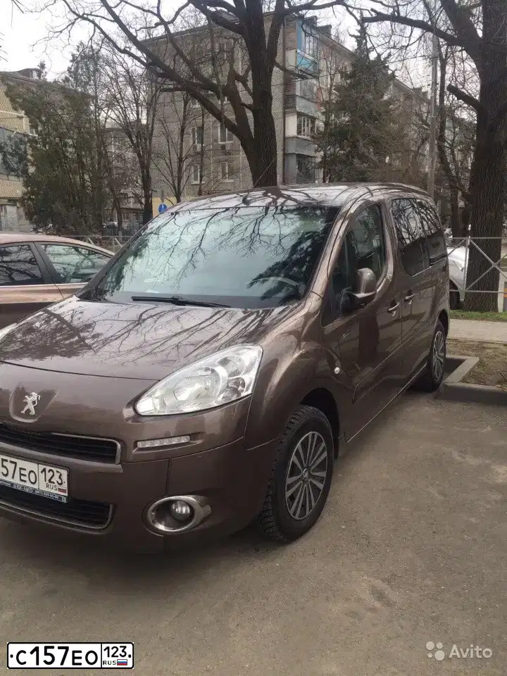 Фото автомобиля PEUGEOT PARTNER, 2012 — госномер С157ЕО123. Цвет: СВЕТЛО-КОРИЧНЕВЫЙ
