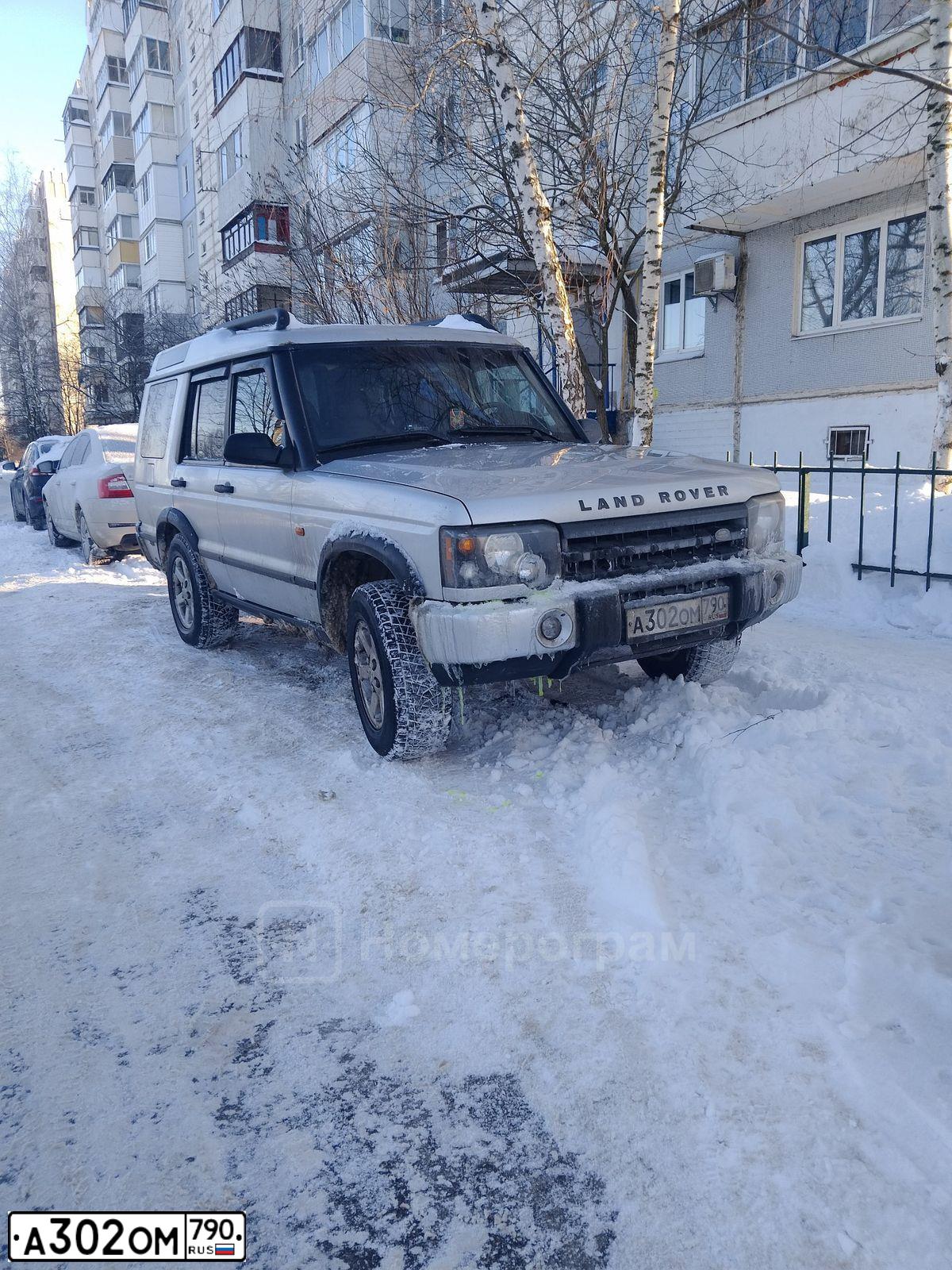 Фото автомобиля LANDROVER DISCOVERY, 2004 — госномер А302ОМ790. Цвет: СВЕТЛО-СЕРЫЙ