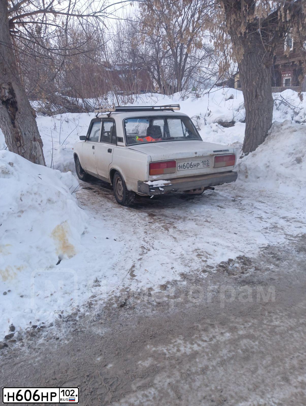 Фото автомобиля LADA 2107, 2008 — госномер Н606НР102. Цвет: ЯРКО-БЕЛЫЙ