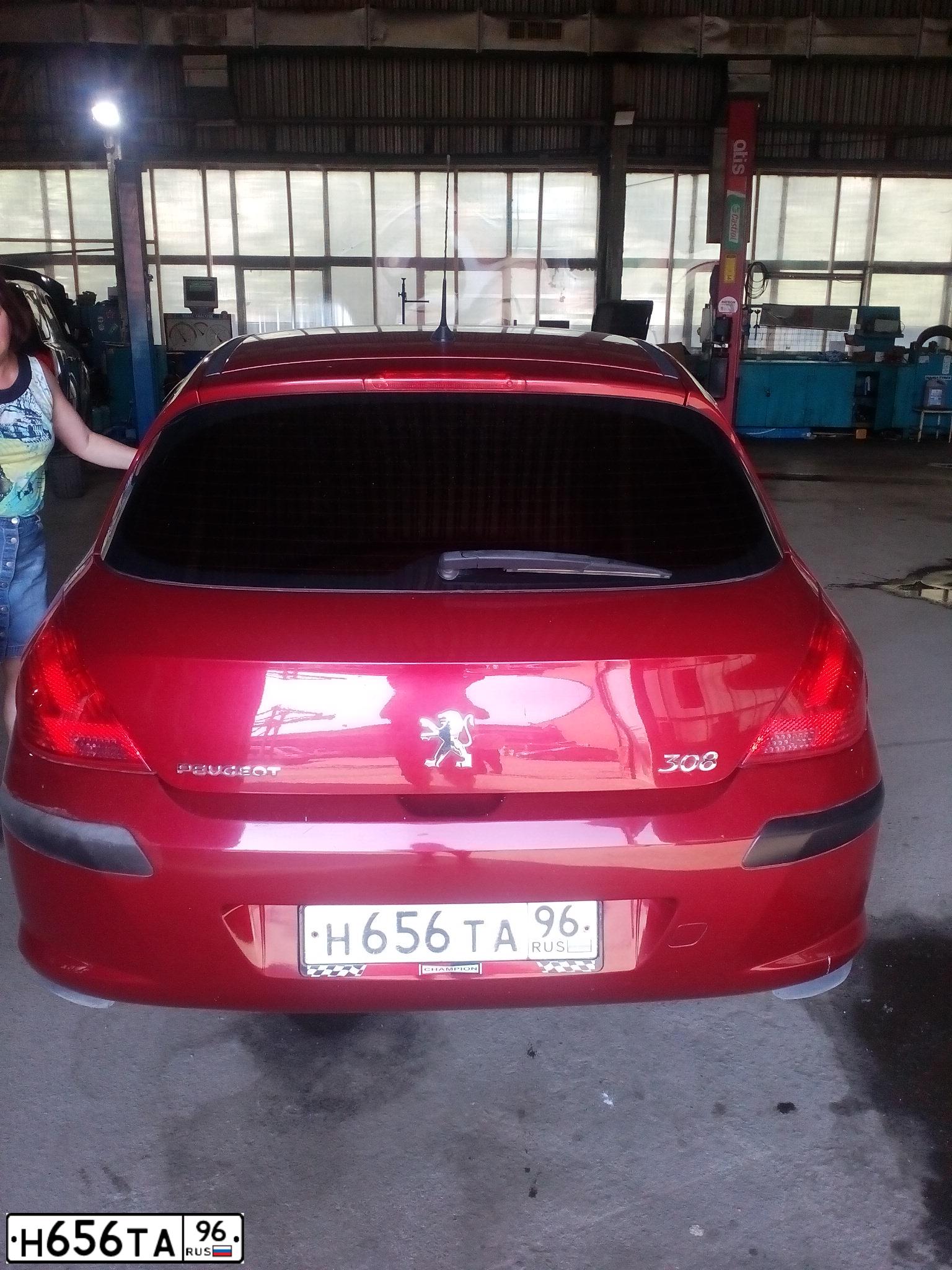Фото автомобиля PEUGEOT T 308, 2010 — госномер Н656ТА96. Цвет: Красный
