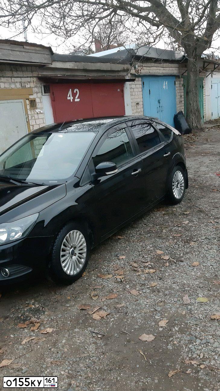 Фото автомобиля FORD FOCUS, 2010 — госномер А873РН01. Цвет: ЧЕРНЫЙ