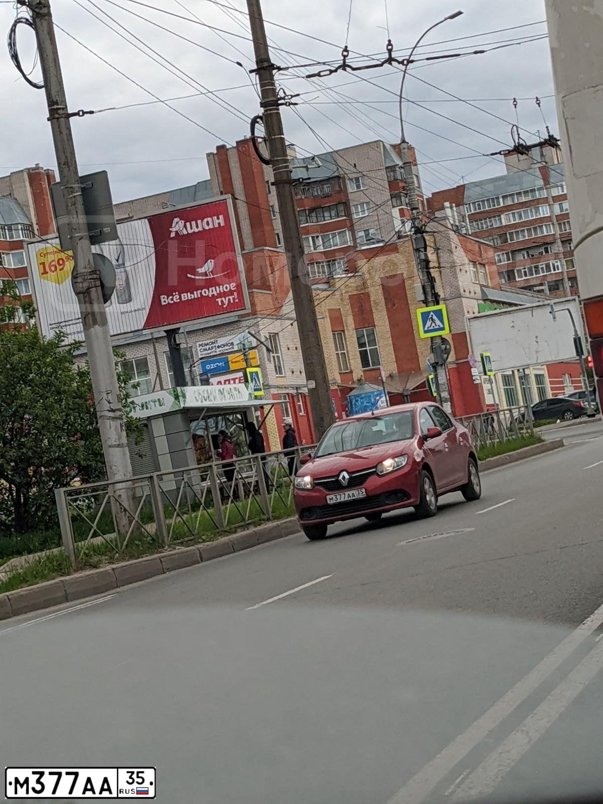 Фото автомобиля RENAULT LOGAN, 2017 — госномер М377АА35. Цвет: Красный