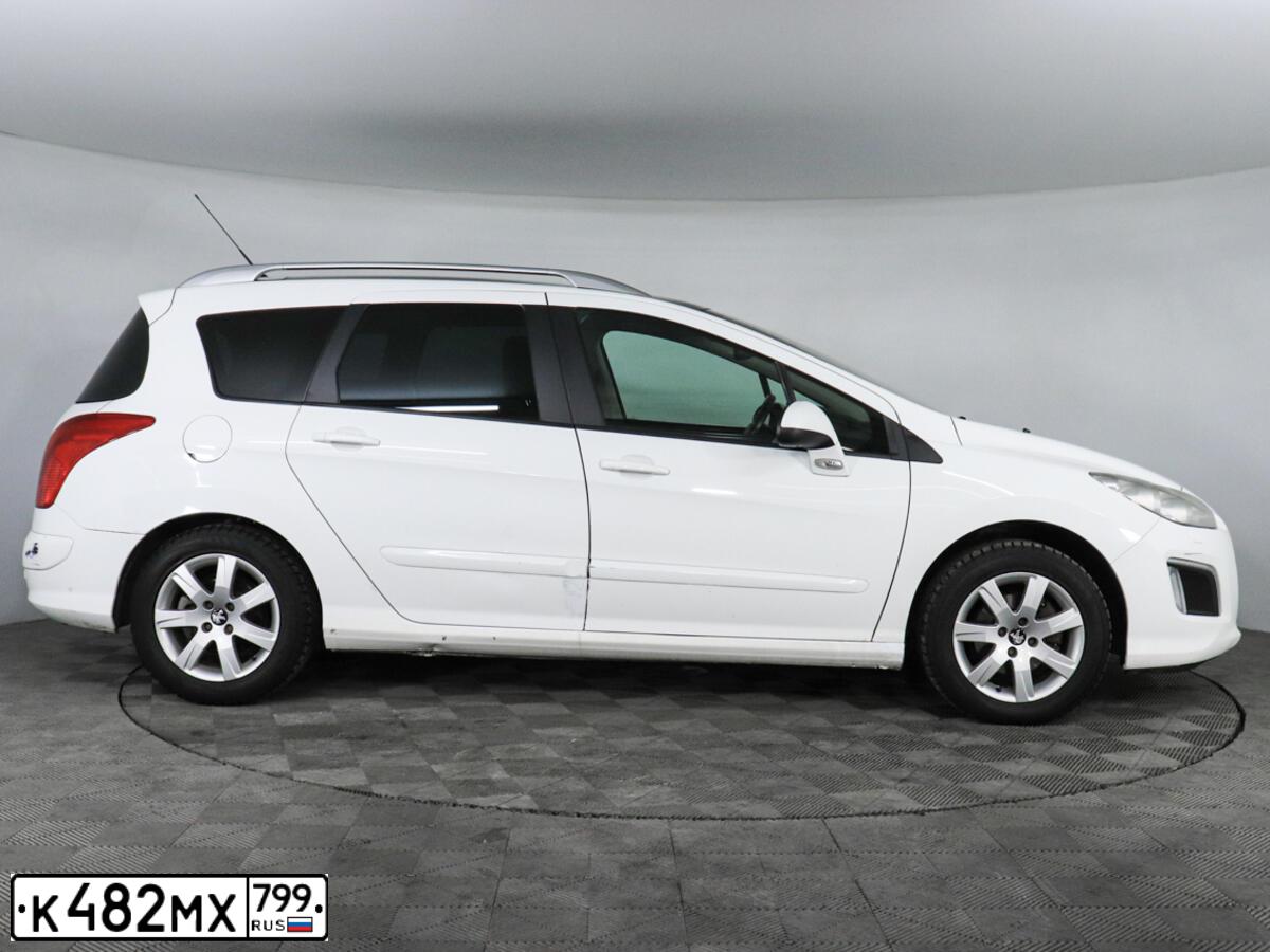 Фото автомобиля ПЕЖО 308, 2011 — госномер А438ВУ977. Цвет: Белый